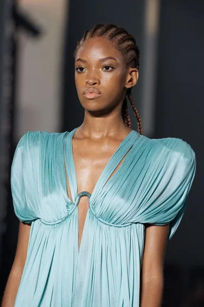 Look 3